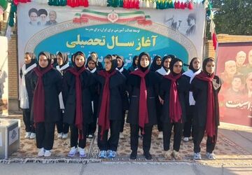 نواختن زنگ استانی مهر، ایثار و مقاومت در مدرسه نمونه دولتی ۹ دی به مناسبت آغاز سال تحصیلی و هفته دفاع مقدس