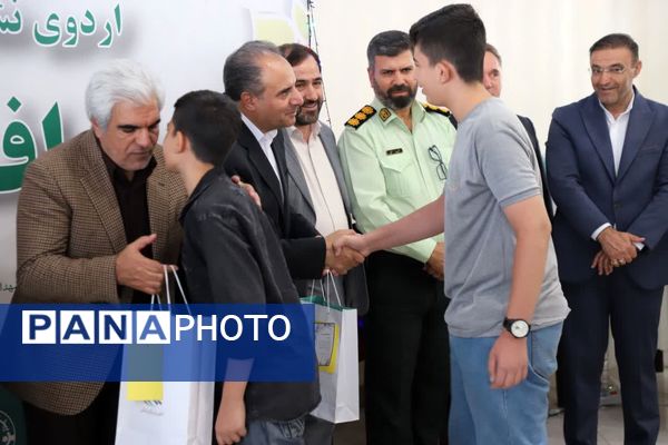 تقدیر مدیرکل آموزش و پرورش آذربایجان شرقی از فرزندان دانش‌آموز شهدای اقتدار