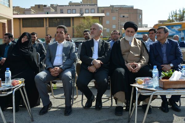 حاج مجید خوئی و بانو کمپانی، سازندگان ۹ کلاس جدید برای دختران بهارستانی
