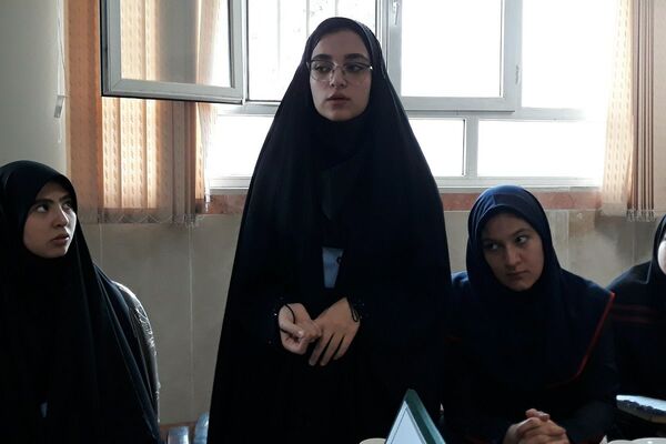 رقابت دانش‌آموزان منتخب در انتخابات منطقه‌ای شورای دانش‌آموزی بهارستان دو