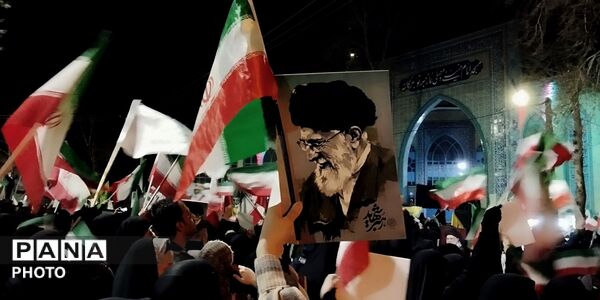 میدان با شما و خیابان ها با ما