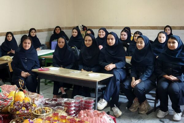 برگزاری مراسم جشن یلدا در مدرسه مهرآیین و مدرسه مریم بهارستان۲