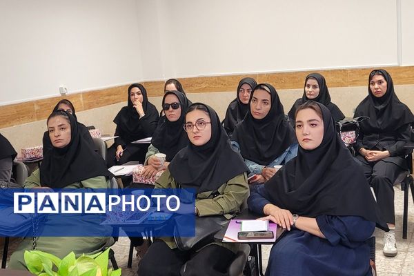 جلسه شورای معلمان دبیرستان نمونه دولتی ولایت