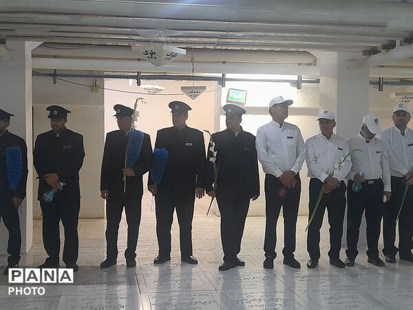 تجدید میثاق با خون شهدا در مراسم غبارروبی گلزار شهدا در حرم 