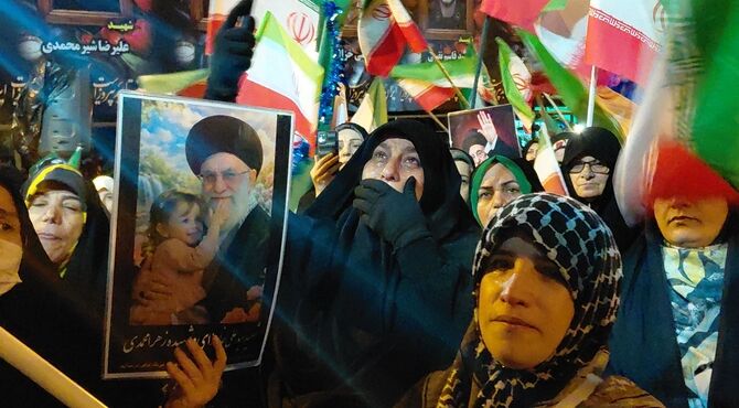برای انتقام خون رهبر شهیدمان و دانش‌آموزان میناب به خیابان می‌آییم