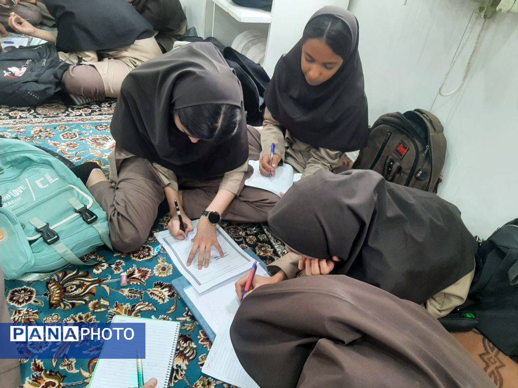 مراسم ویژه دهه ریاضیات در مدرسه شهید محمدی‌پور خلیل‌آباد