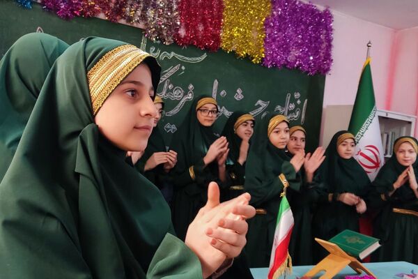 افتتاحیه جشنواره فرهنگی هنری ماها در دبستان قدر بهارستان۲