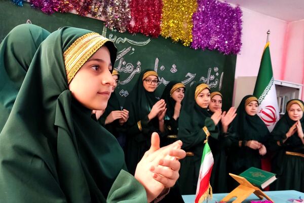 افتتاحیه جشنواره فرهنگی هنری ماها در دبستان قدر بهارستان۲