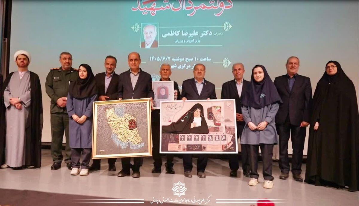 از خانواده شهید فرهنگی «زهرا وطن‌پرست» تجلیل شد