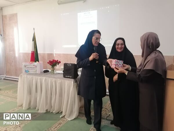 انتخابات انجمن اولیاء و مربیان در دبستان حافظه سلیمانشاهی