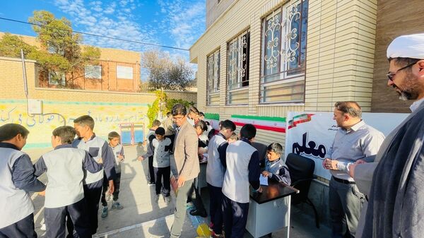 انتخابات شورای دانش‌آموزی دبستان معلم آشخانه 