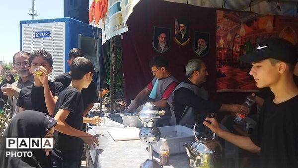 گذری بر فعالیت موکب خیمه العباس یک روز مانده به تشییع رهبر شهید در مشهد 