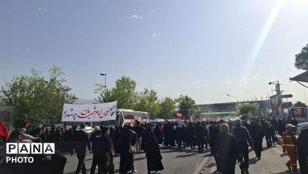 موج عشق در مصلی تهران؛ وداع با رهبر شهید انقلاب