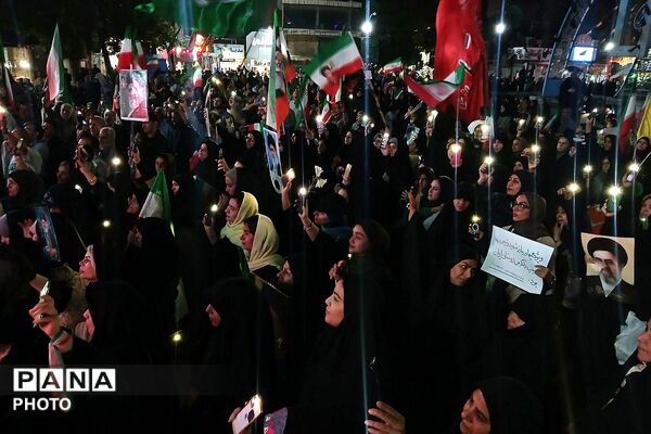 تداوم تجمعات شبانه در میدان امام خمینی (ره)