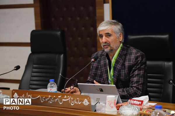 نشست هم‌اندیشی مسئولان دانش‌آموزی تهران با محور آموزش مربیان و مدیریت مصرف انرژی