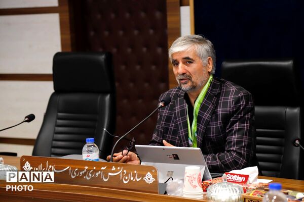 نشست هم‌اندیشی مسئولان دانش‌آموزی تهران با محور آموزش مربیان و مدیریت مصرف انرژی