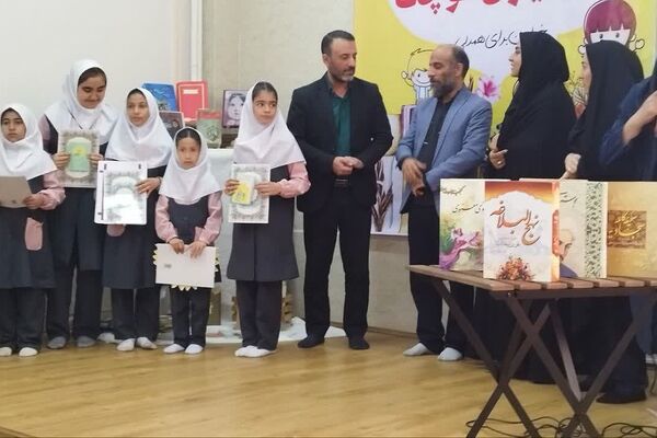 آیین نواختن زنگ دانایی در دبستان آیت‌الله خامنه‌ای در اسلامشهر