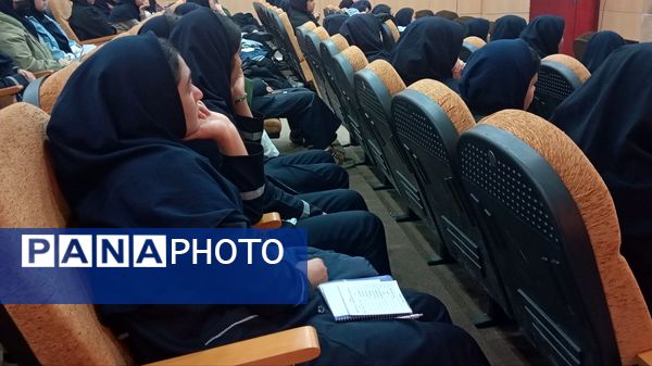 همایش  مدیریت زمان و مهارت تست زنی ویژه دانش آموزان پایه نهم دبیرستان نمونه وکیلی۱۰