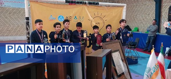 تجلیل از دانش‌آموزان پژوهشگر حائز رتبه دبستان پسرانه ملاصدرا