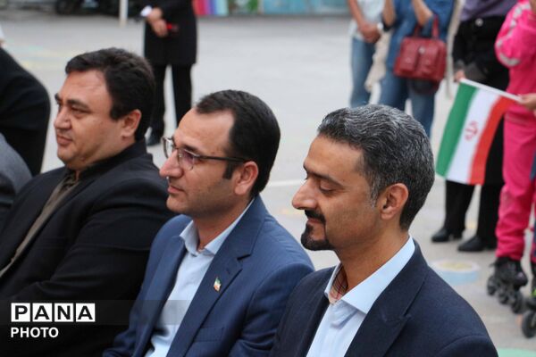 جشن شکوفه‌ها در مدرسه ۱۷ شهریور بجنورد با یاد دختران شهید میناب
