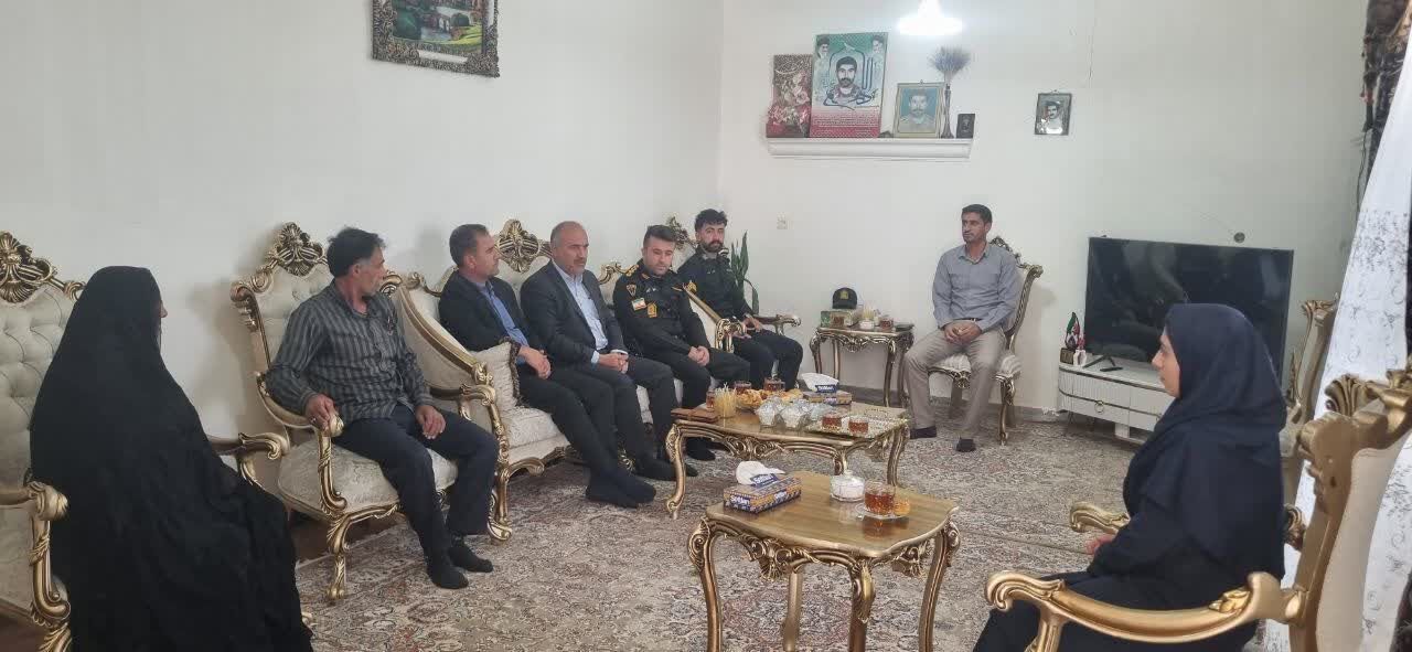 مسولان دزپارت با خانواده شهید دیدار کردند