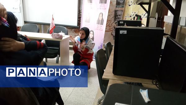  جلسه آموزشی دادرس با موضوع مخاطرات طبیعی در آموزشگاه هیات امنای فرزانگان