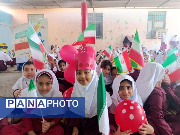 حماسه ۱۳ آبان در دبستان شهید تنیده 