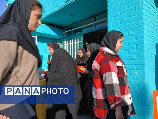  تجلیل از همیاران معلم در دبیرستان فاطمیه