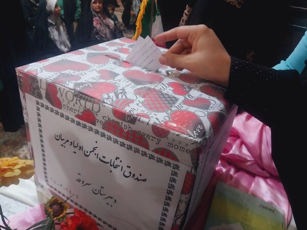 اولین جلسه انجمن و اولیا و مربیان در دبیرستان میرزا جعفر سروقد ناحیه یک مشهد
