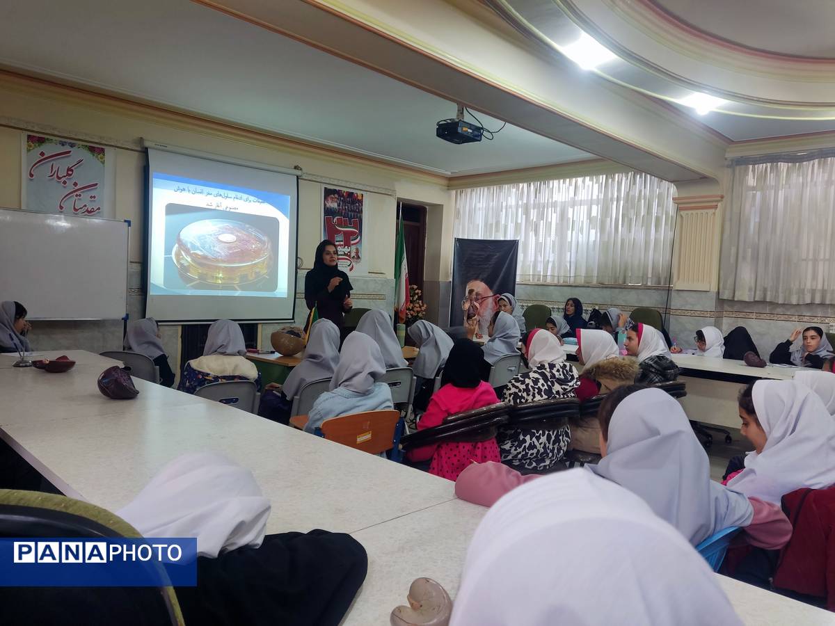 کارگاه آشنایی دانش‌آموزان با سلول‌های بنیادی و کاربردی