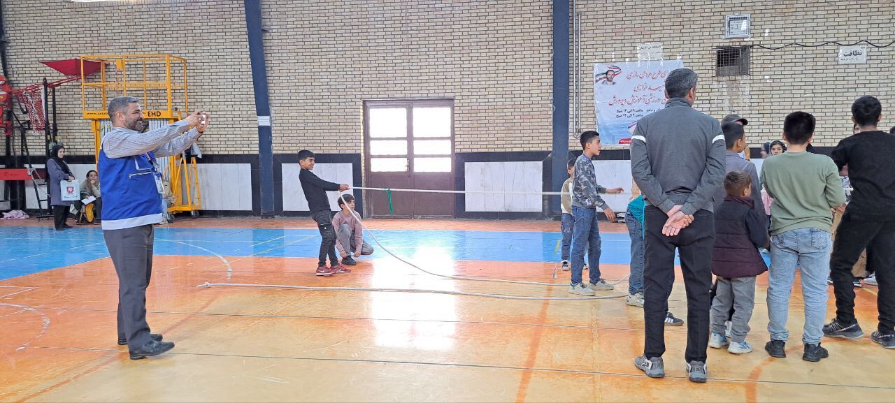مسابقات طناب‌کشی و دارت در سالن زینبه شهرستان شیروان