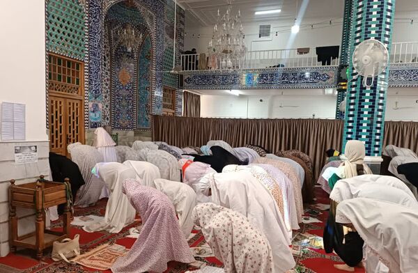 جماعت در اعتکاف دانش‌آموزی، طعم شیرین بندگی