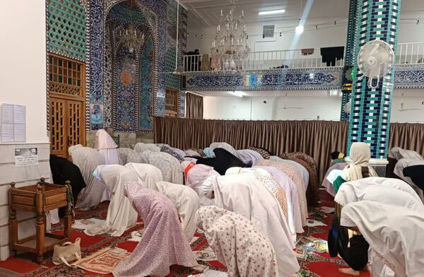 جماعت در اعتکاف دانش‌آموزی، طعم شیرین بندگی