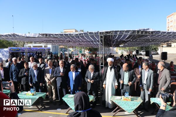 «مهر کریمانه» با حضور وزیر آموزش و پرورش در دبستان پروین اعتصامی بهارستان‌دو