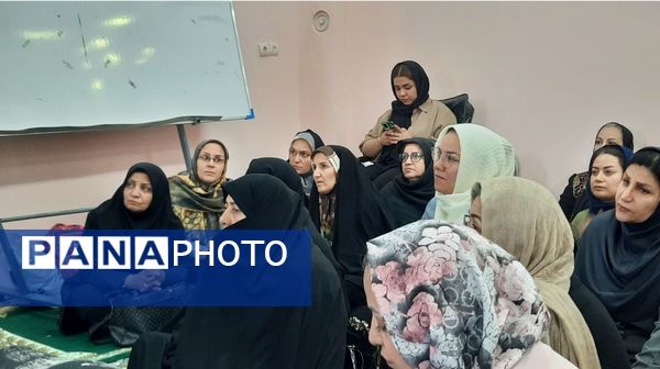  جلسه انجمن اولیا و مربیان در دبیرستان فرهنگیان ناحیه ۷مشهد 