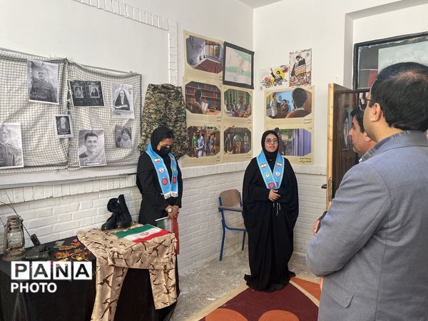 گشایش نمایشگاه مدرسه انقلاب در هنرستان عالمه باخرز