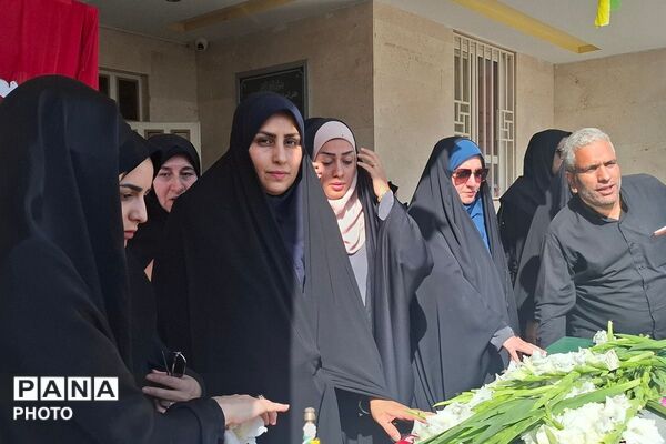 وداعِ پرشورِ دختران مدرسه مالک ملارد با شهید گمنامِ 