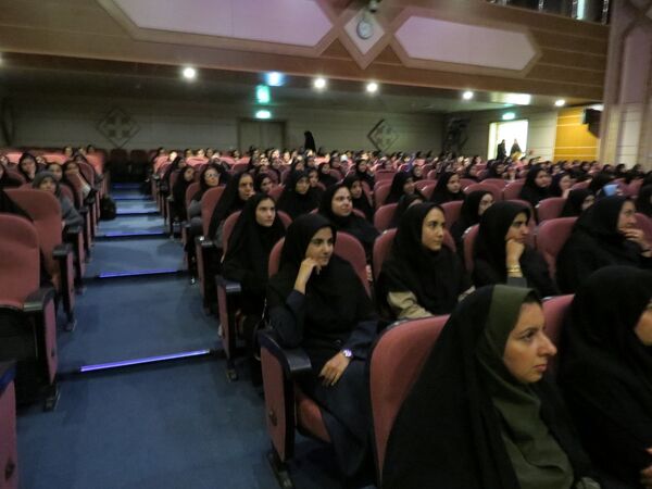 دیدار مشاور وزیر در امور زنان با دانشجویان دانشگاه فرهنگیان 