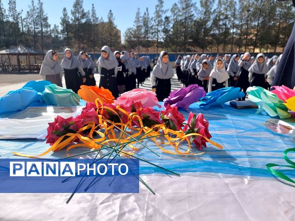  تجلیل از همیاران مشاور دبیرستان نمونه دولتی مهرورزان