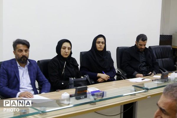 جلسه ستاد تنظیم بازار فیروزکوه برای مدیریت بازار رمضان و نوروز