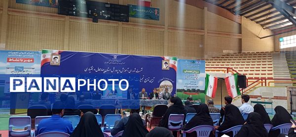 آغاز توزیع تجهیزات بهداشتی، آموزشی و ورزشی در مدارس چهارمحال‌وبختیاری