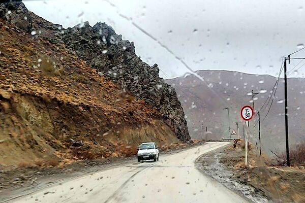 طنین ترانه باران زمستانی در آسمان شهر بار نیشابور 