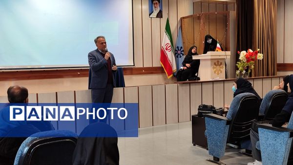 همایش انتخاب آگاهانه ویژه دانش‌آموزان پایه نهم ناحیه۷