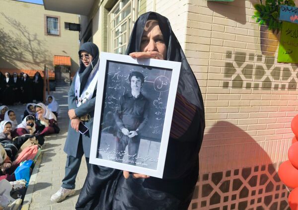 جشن دهه انقلاب و زنگ حماسه آفرینی انقلاب در دبستان شطیطه ۲