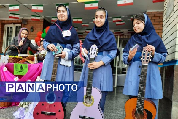  جشن نیمه شعبان در مدرسه مهرآیین ناحیه دو بهارستان