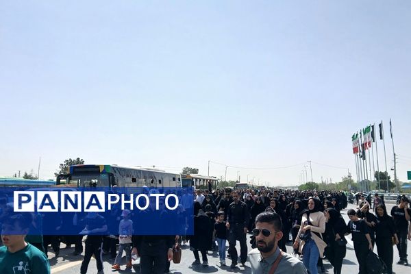 حضور همکاران فرهنگی آموزش و پرورش ملارد به حرم مطهر امام خمینی(ره) در سالروز ارتحال بنیانگذار جمهوری اسلامی