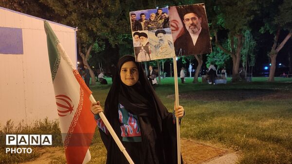 شبی بارانی و ملکوتی در تویسرکان؛ اقامه نماز استغاثه در جوار آرامگاه حیقوق نبی