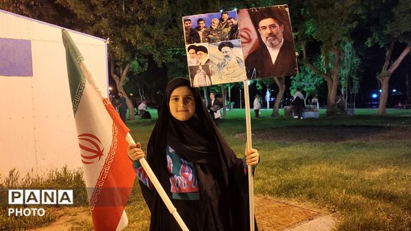 شبی بارانی و ملکوتی در تویسرکان؛ اقامه نماز استغاثه در جوار آرامگاه حیقوق نبی
