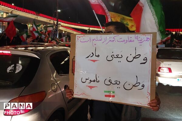 موکب نوجوان مبارز در میدان معلم