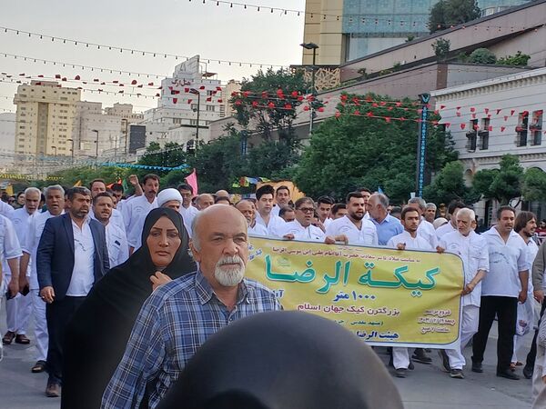مردم شهر مشهد در روز ولادت امام رضا به خوبی از مردم پذیرایی کردند
